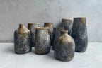 Vase en terre cuite gris antique avec bord en raphia – H26 cm